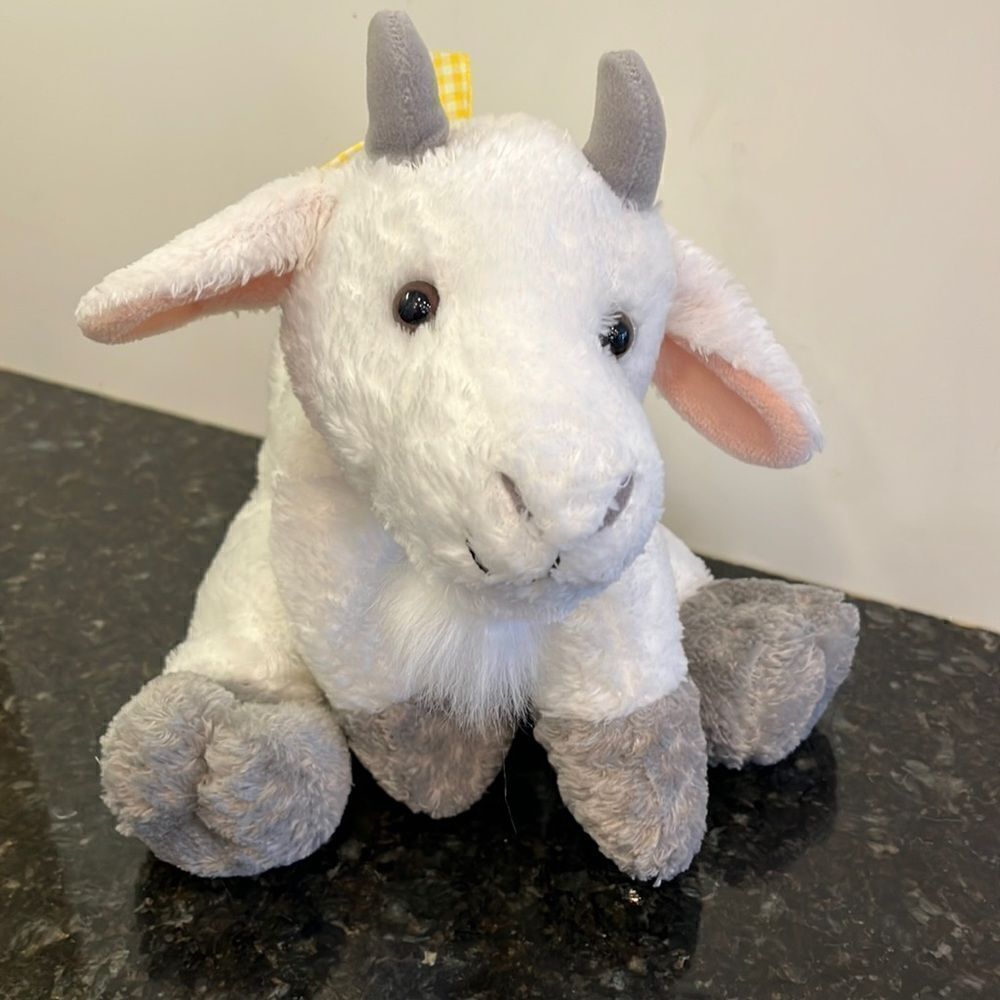 White & Grey Goat with Yellow Ribbon. Beanie bass& in feet . Size 12”